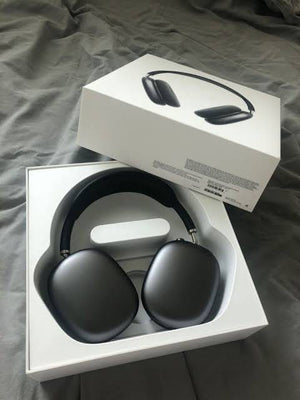 P9 Wireless Headphones Black - Lifestyle