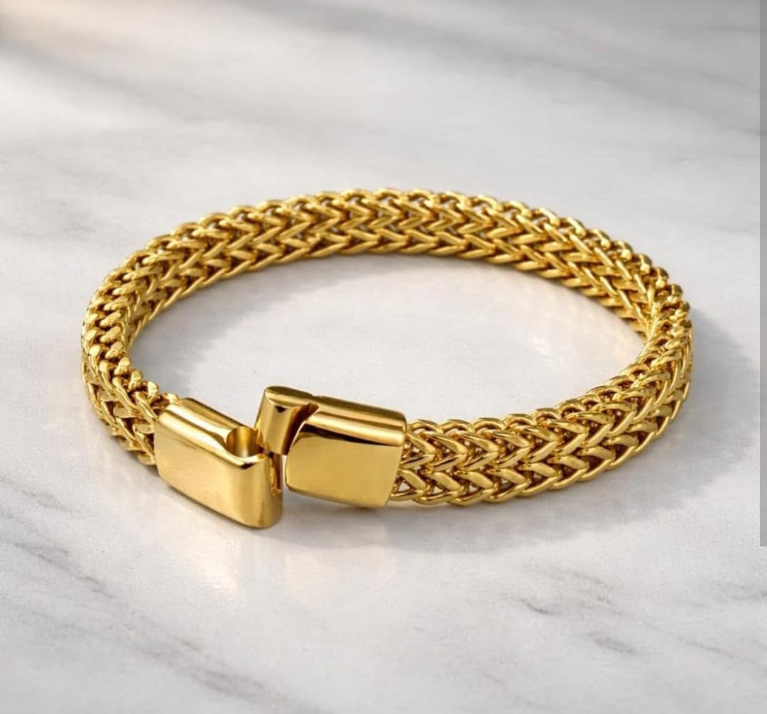 Premium Cuban Chain Bracelet Gold - Close Up