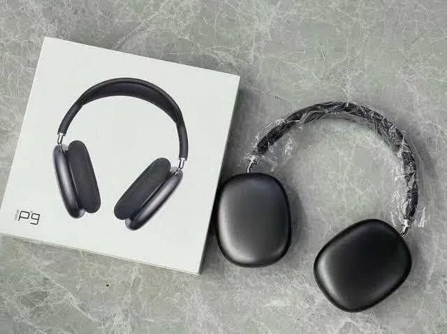 P9 Wireless Headphones Black - Box Shot